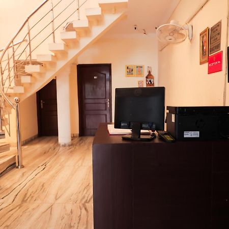Hotel Green Villa - Near Anand Vihar Station New Delhi Buitenkant foto