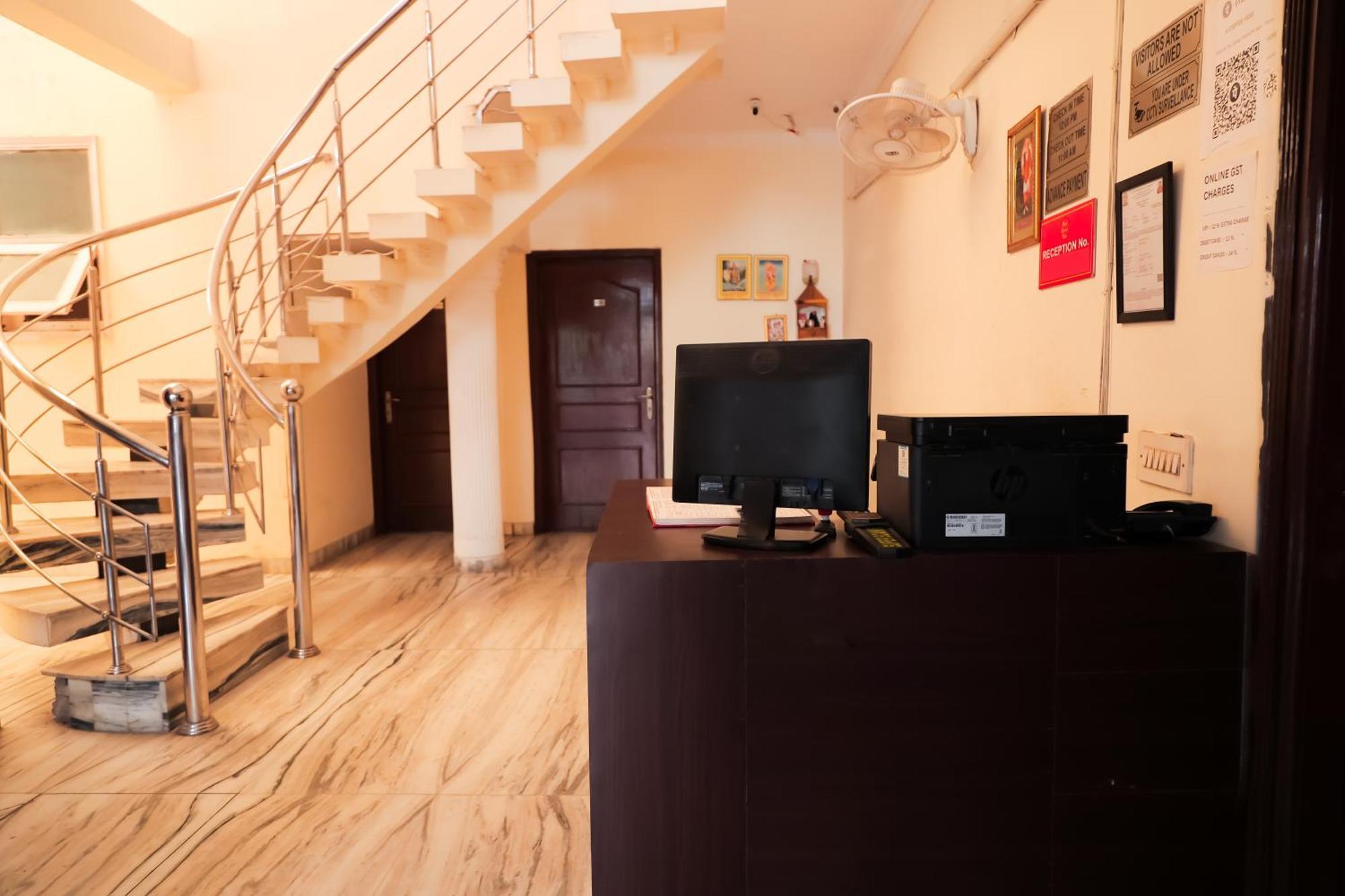 Hotel Green Villa - Near Anand Vihar Station New Delhi Buitenkant foto