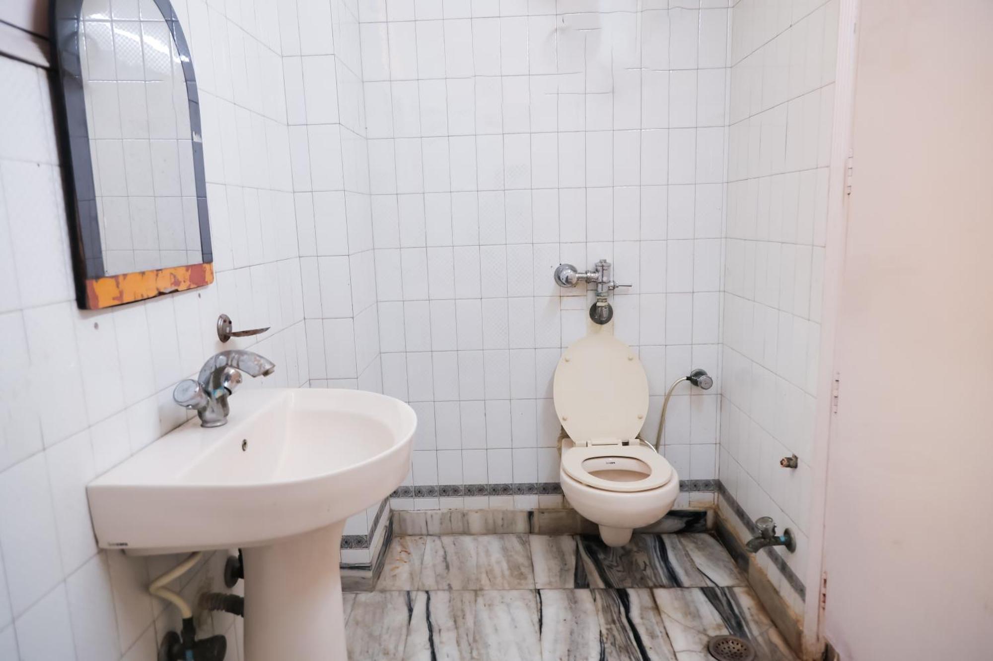 Hotel Green Villa - Near Anand Vihar Station New Delhi Buitenkant foto